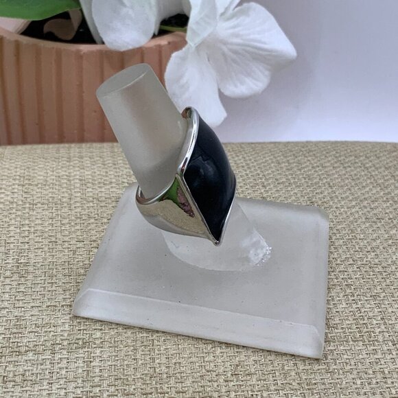 Lia Sophia "Askew" Black Enamel Swish Silver Tone Ring Size 6 1/2 - Picture 6 of 7